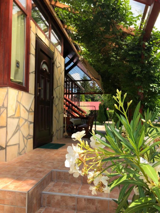 Relax Apartman Nyiregyhaza Ngoại thất bức ảnh