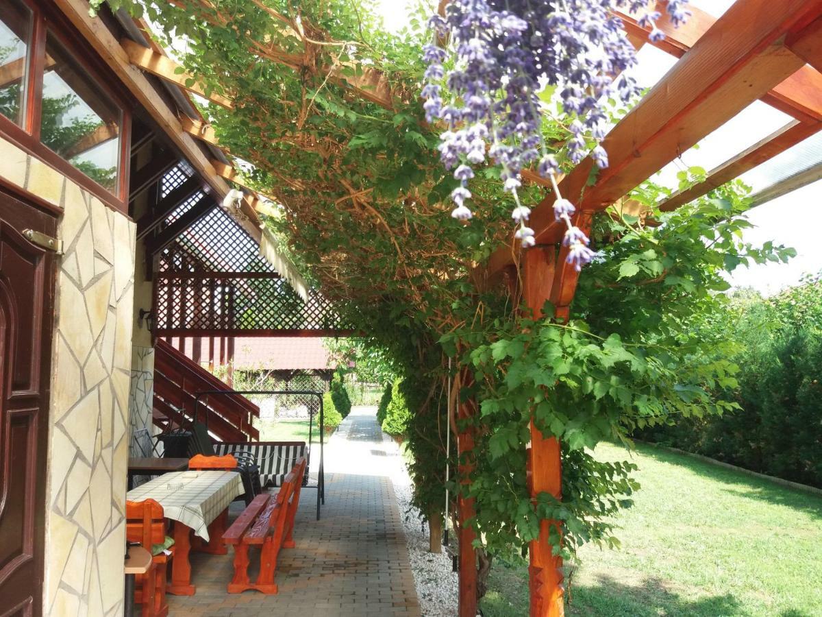 Relax Apartman Nyiregyhaza Ngoại thất bức ảnh